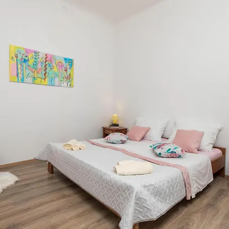 Apartment In With Wifi Mali Losinj